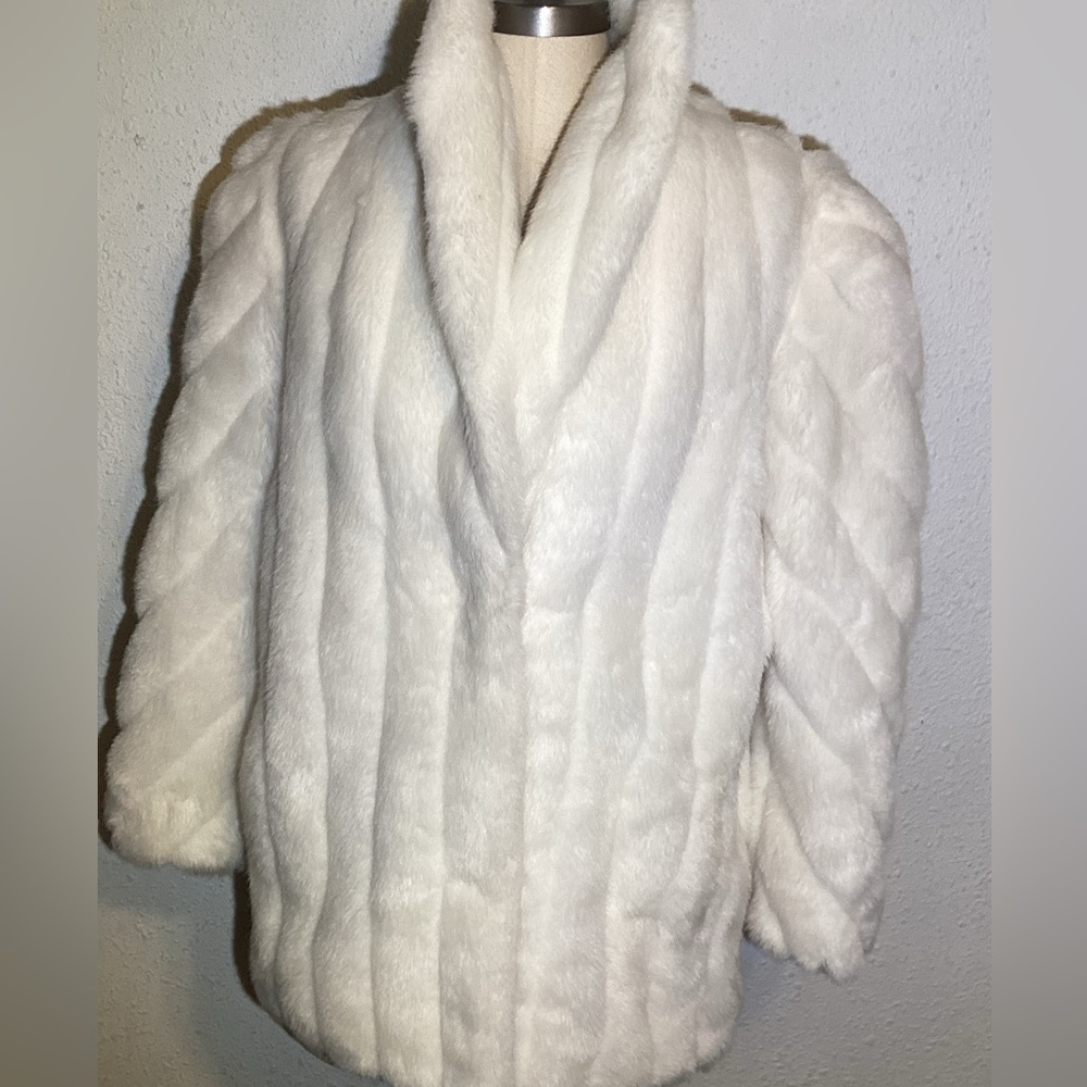 Mirage outerwear white faux fur jacket size medium
